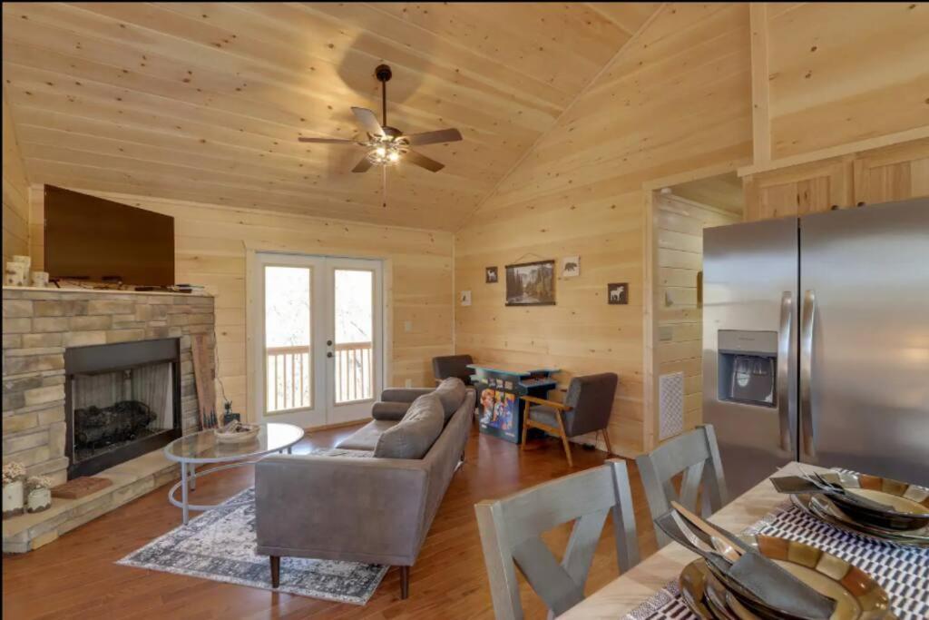 New Serene, Fun & Comfy Cabin- Covered Deck, Grill, Arcade Murphy Extérieur photo