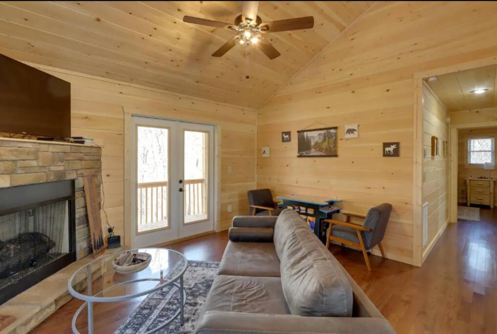 New Serene, Fun & Comfy Cabin- Covered Deck, Grill, Arcade Murphy Extérieur photo