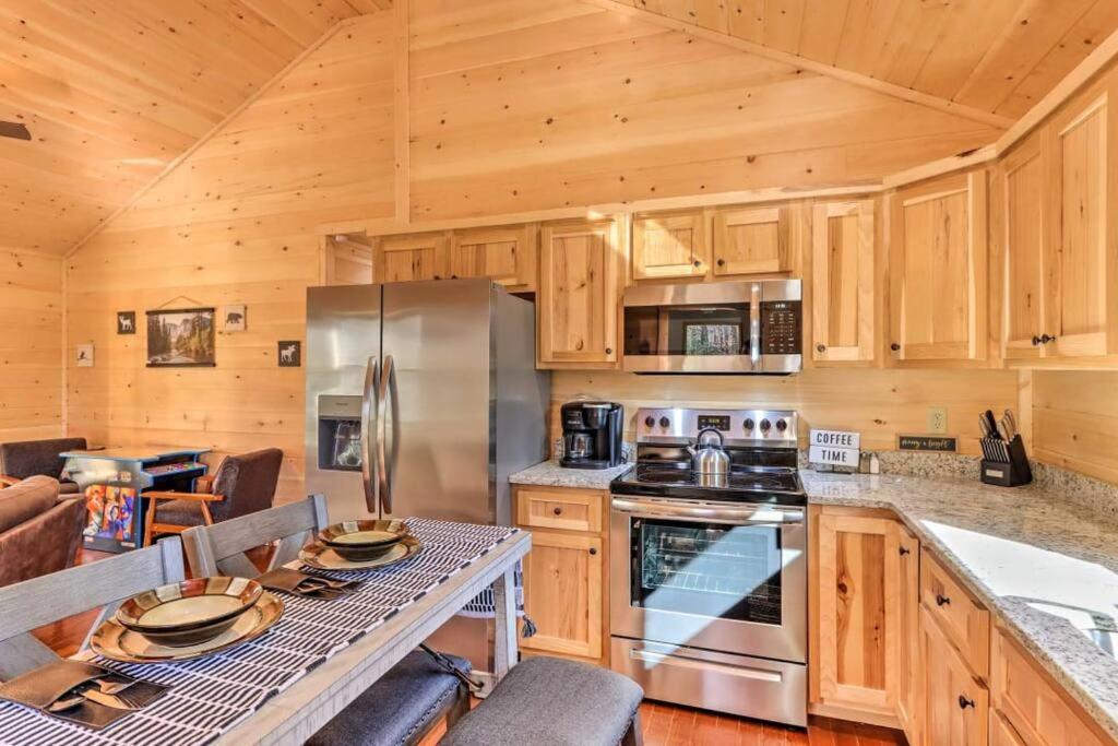 New Serene, Fun & Comfy Cabin- Covered Deck, Grill, Arcade Murphy Extérieur photo