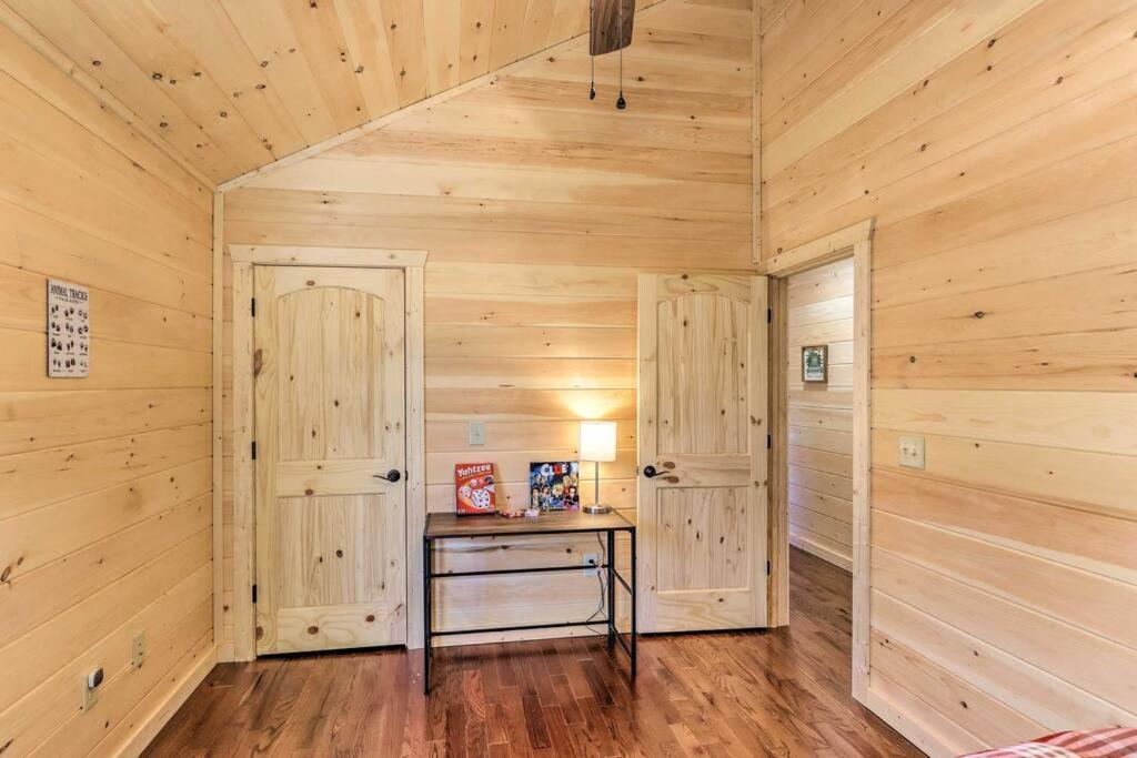 New Serene, Fun & Comfy Cabin- Covered Deck, Grill, Arcade Murphy Extérieur photo