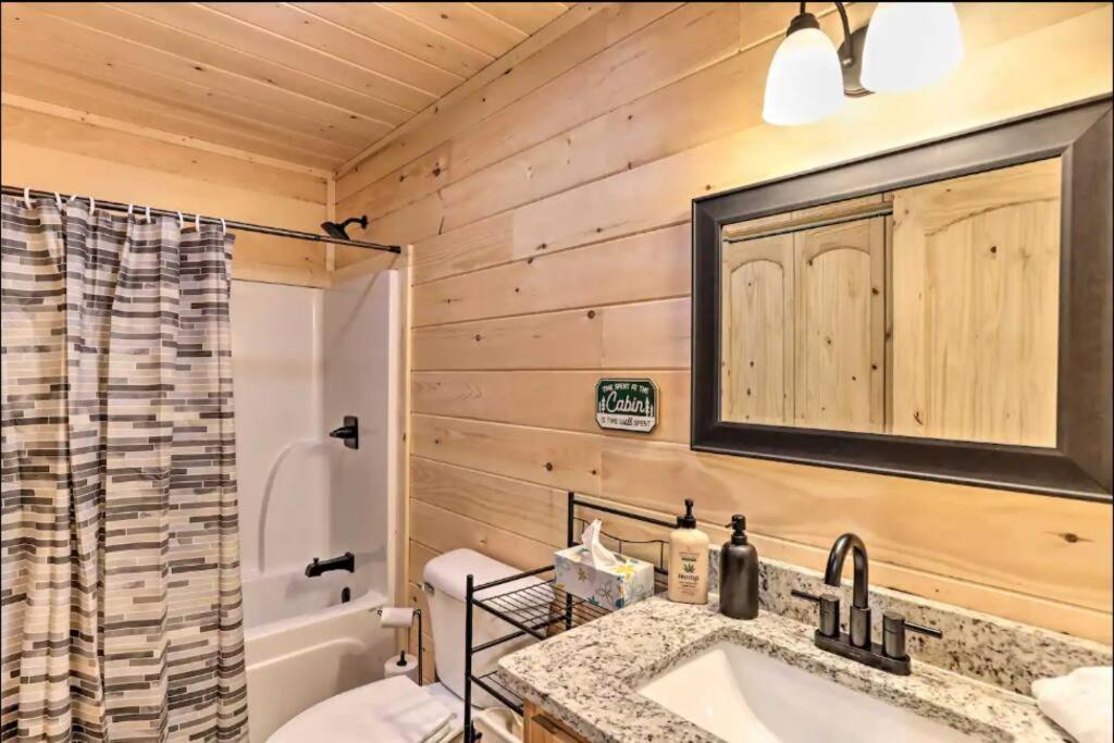 New Serene, Fun & Comfy Cabin- Covered Deck, Grill, Arcade Murphy Extérieur photo