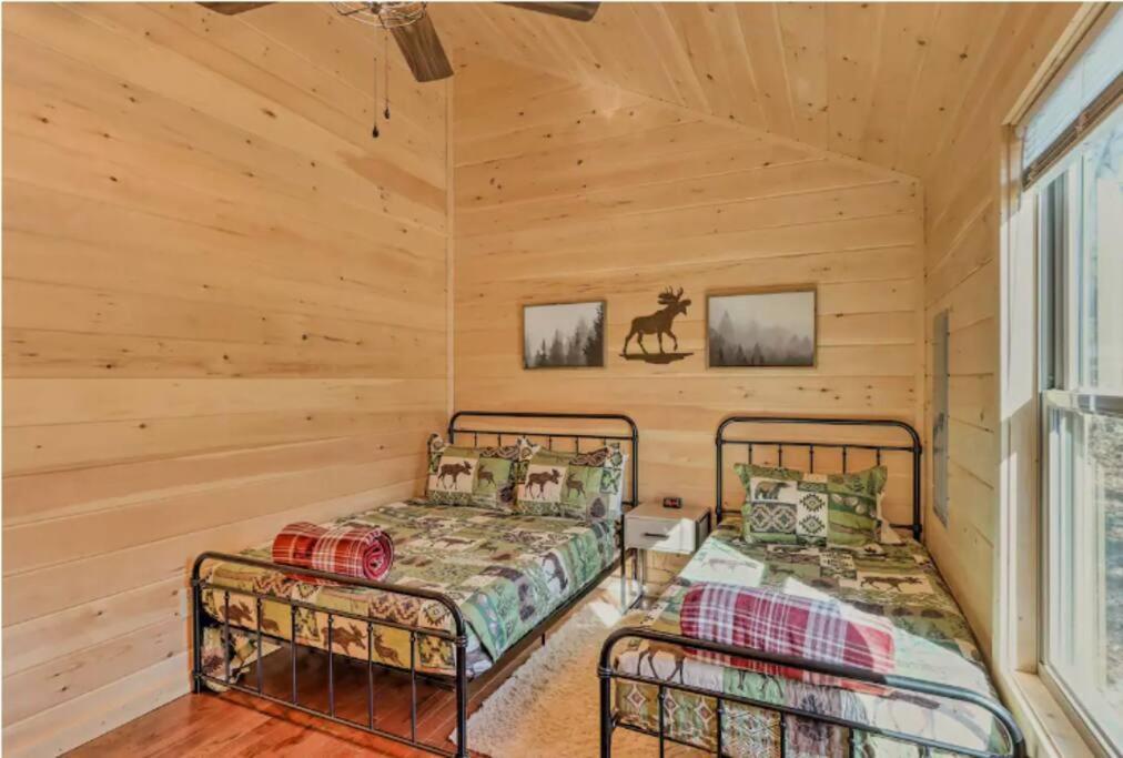 New Serene, Fun & Comfy Cabin- Covered Deck, Grill, Arcade Murphy Extérieur photo