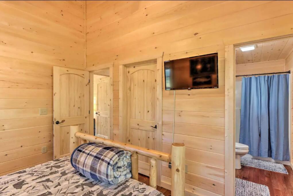 New Serene, Fun & Comfy Cabin- Covered Deck, Grill, Arcade Murphy Extérieur photo
