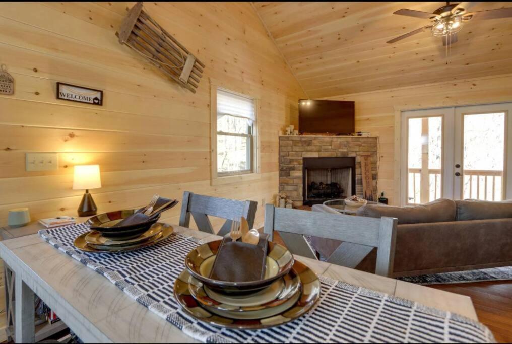 New Serene, Fun & Comfy Cabin- Covered Deck, Grill, Arcade Murphy Extérieur photo