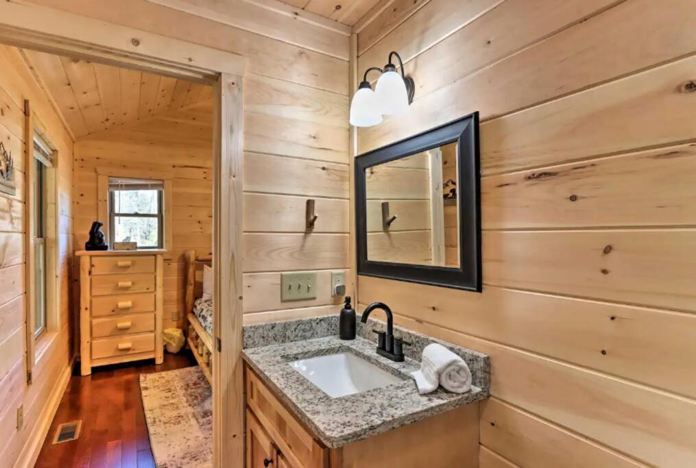 New Serene, Fun & Comfy Cabin- Covered Deck, Grill, Arcade Murphy Extérieur photo